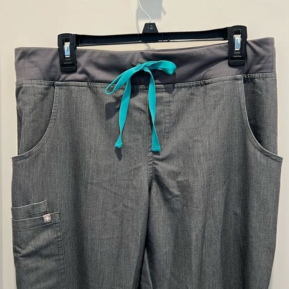 Figs Technical Collection Kade Cargo Scrub Pants - Picture 8 of 14